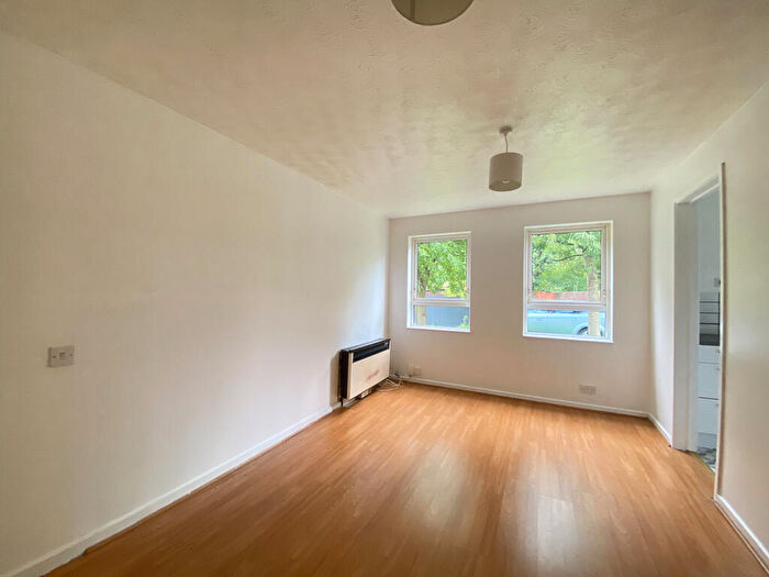 1 Bedroom Flat To Rent In Swinderby Drive, Oakwood, Derby, Derbyshire, DE21