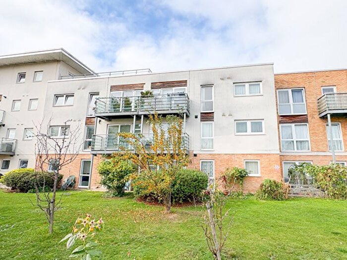 2 Bedroom Flat For Sale In Bircham Road, Southend-On-Sea, SS2