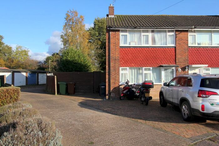 3 Bedroom End Of Terrace House To Rent In Abingdon Place, Potters Bar, EN6