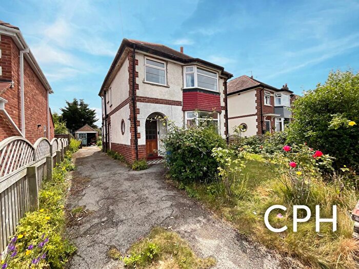 3 Bedroom Detached House For Sale In Greenstead Road, Scarborough, YO12