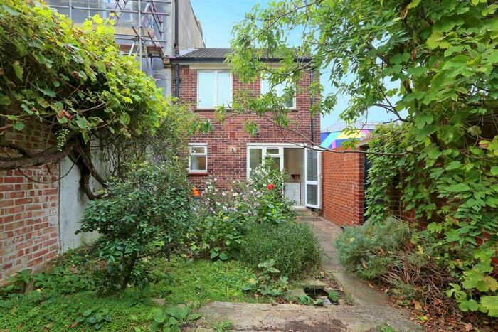 2 Bedroom End Of Terrace House To Rent In Hinton Road, London, SE24