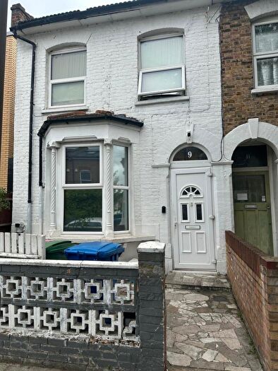 3 Bedroom End Of Terrace House For Sale In Ansdell Road, London, SE15