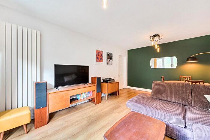 2 Bedroom Flat For Sale In Homestall Road, London, SE22
