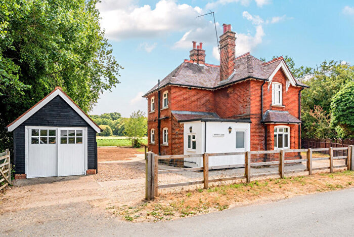 3 Bedroom Detached House To Rent In Old Common Road, Cobham, KT11