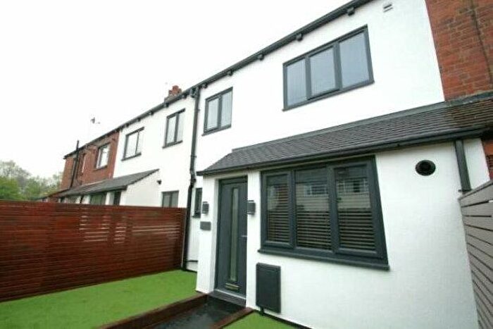 2 Bedroom Property To Rent In Longroyd Street North, Leeds, LS11