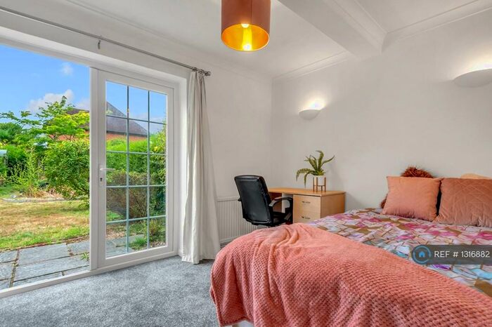 4 Bedroom Detached House To Rent In Ashenden Road, Guildford, GU2