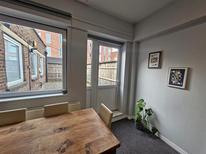 6 Bedroom Apartment To Rent In Bed For / Academic Year - £pppw Excl Bills - Alfreton Road, NG7