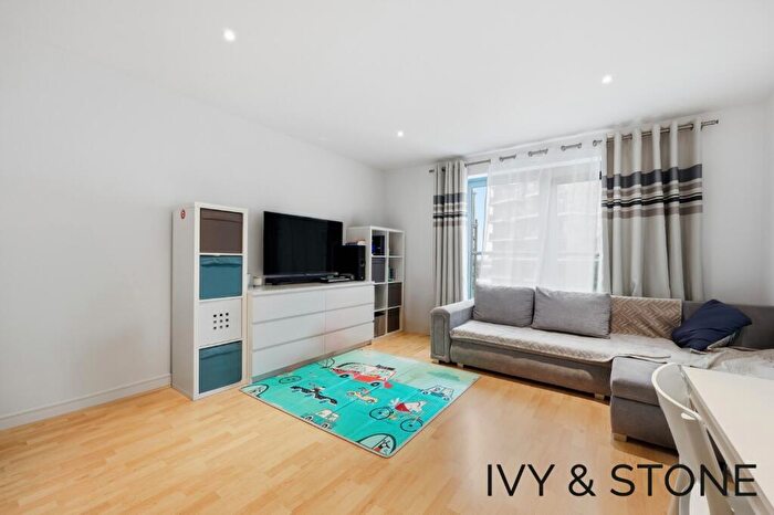 1 Bedroom Apartment For Sale In Westgate Apartments, Western Gateway, London, Greater London, E16