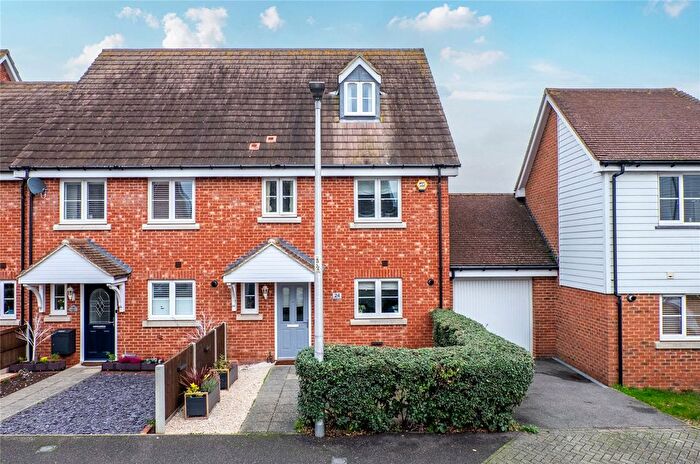 4 Bedroom End Of Terrace House For Sale In Eglington Drive, Wainscott, Rochester, Kent, ME3