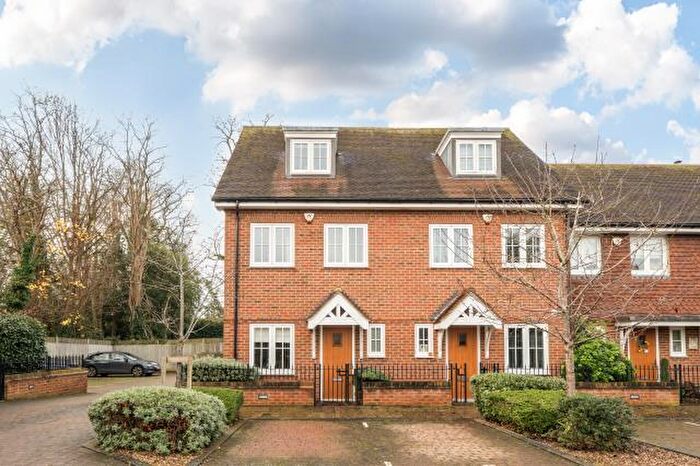 3 Bedroom House For Sale In Walsham Mews, Ripley, Woking, GU23