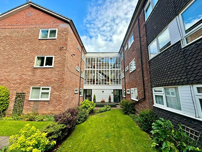 2 Bedroom Flat For Sale In Lawngreen Avenue, Chorlton Green, M21