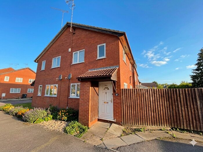 1 Bedroom End Of Terrace House For Sale In Marsom Grove, Luton, Bedfordshire, LU3