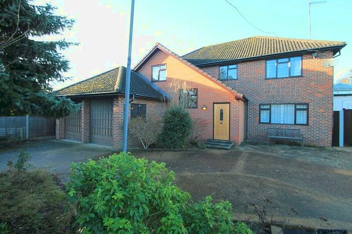 4 Bedroom House To Rent In Bedroom Detached House In Coulsdon, CR5