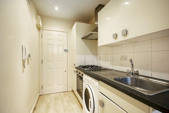 Studio To Rent In Finchley Road, Temple Fortune, London, NW11