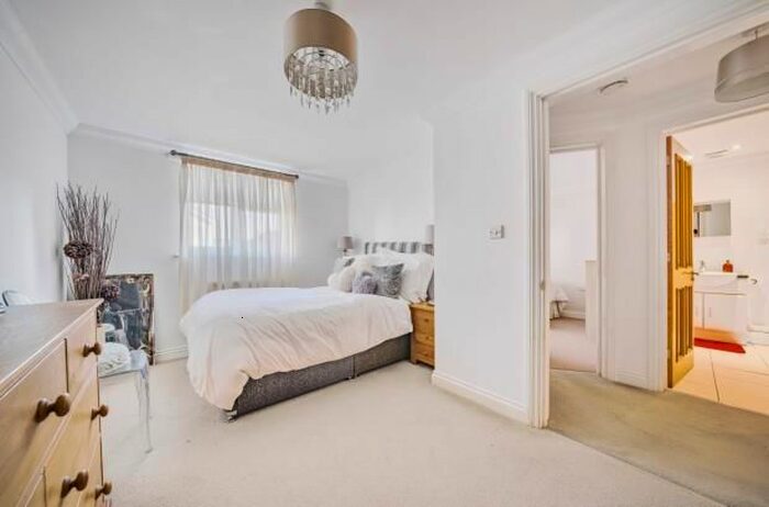 2 Bedroom Flat For Sale In Holland Road, Plymstock, Plymouth, Devon, PL9