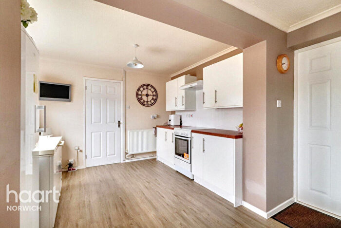 3 Bedroom Chalet For Sale In Holt Road, Norwich, NR10