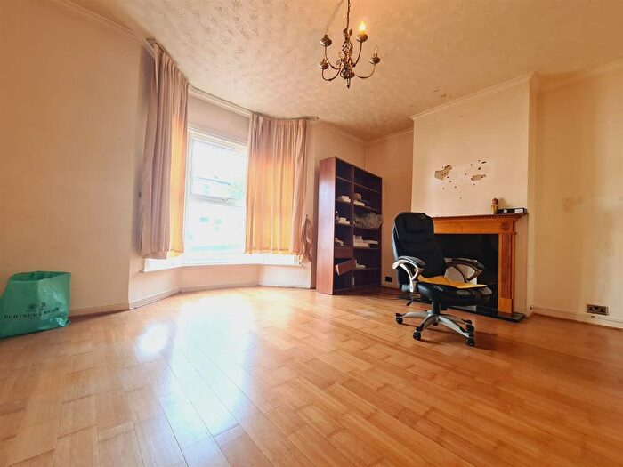 2 Bedroom Flat To Rent In Fairfield Road, London, N18