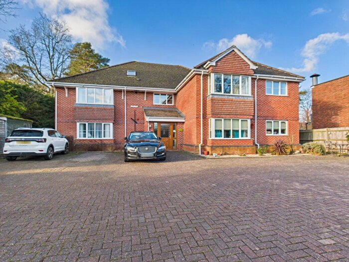 2 Bedroom Flat For Sale In Heath End Road, Tadley, RG26