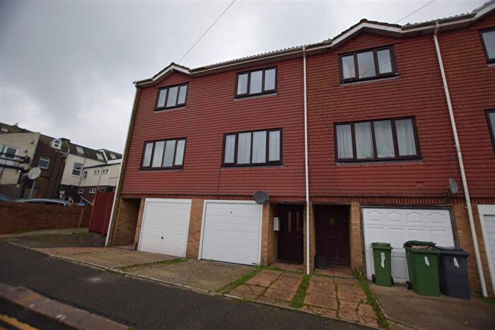 3 Bedroom Town House To Rent In Chatham Road, St. Leonards-On-Sea, TN37