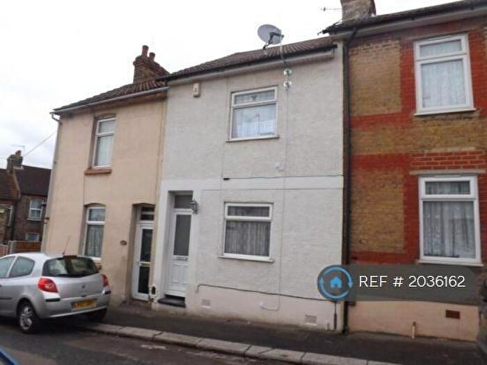 3 Bedroom Terraced House To Rent In Leopold Road, Chatham, ME4