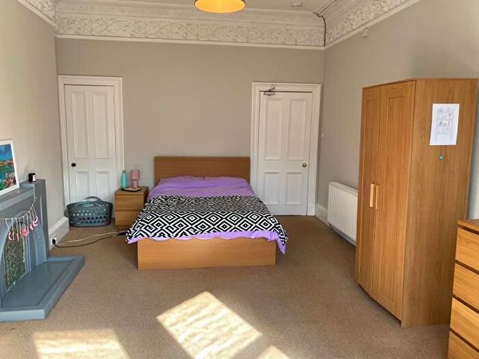 3 Bedroom Flat To Rent In Arden Street, Edinburgh, EH9
