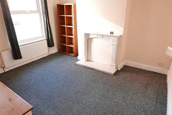 8 Bedroom Terraced House To Rent In Lonsdale Road, Blackpool, FY1