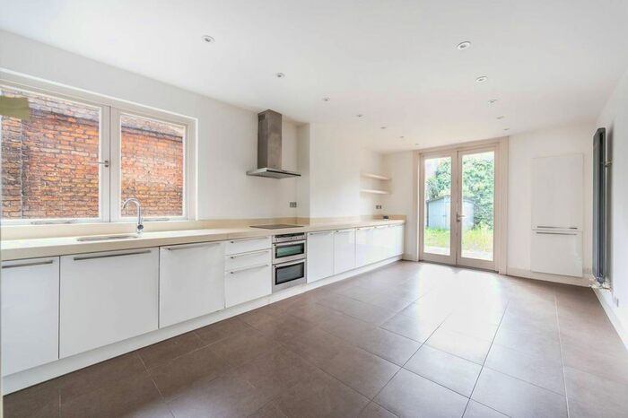 3 Bedroom Terraced House To Rent In Oxford Gardens, North Kensington, London, W10