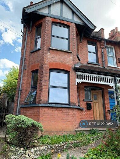 3 Bedroom Semi-Detached House To Rent In Kendall Avenue, Greater London, CR2