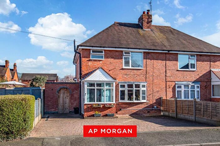 3 Bedroom Semi Detached House For Sale In Churchfields Close, Bromsgrove, Worcestershire, B61