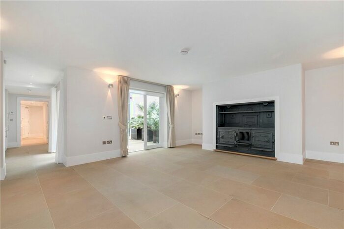 2 Bedroom Flat To Rent In Great Cumberland Place, Marylebone, London, W1H