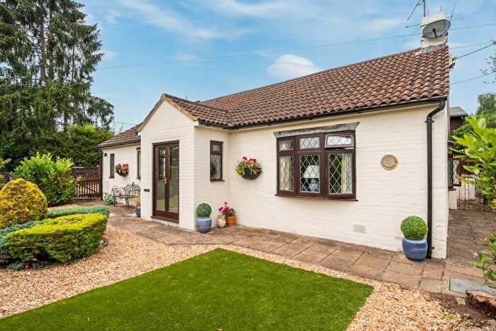 2 Bedroom Bungalow To Rent In Middle Bourne Lane Farnham, GU10