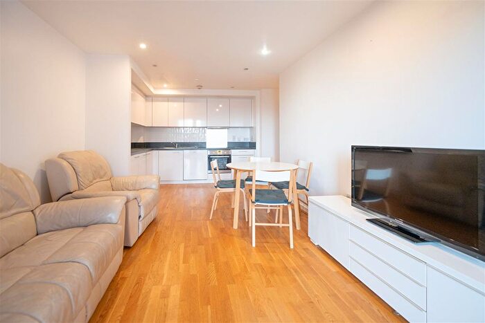 2 Bedroom Flat To Rent In Chartfield Avenue, London, SW15