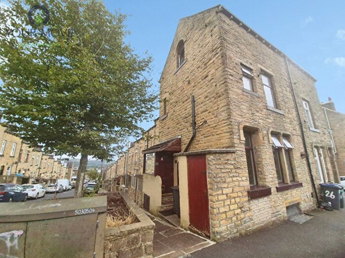 3 Bedroom End Terrace House To Rent In Drewry Road, Keighley, West Yorkshire, BD21