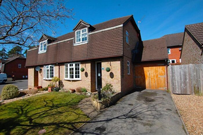 3 Bedroom Semi Detached House For Sale In St Andrews Road, Whitehill, Hampshire, GU35
