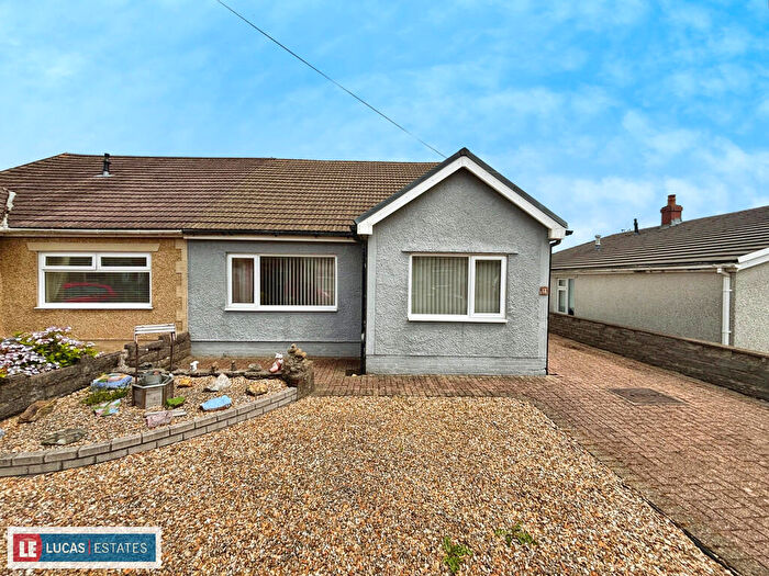 3 Bedroom Semi-Detached Bungalow For Sale In Hengoed Road, Penpedairheol, CF82