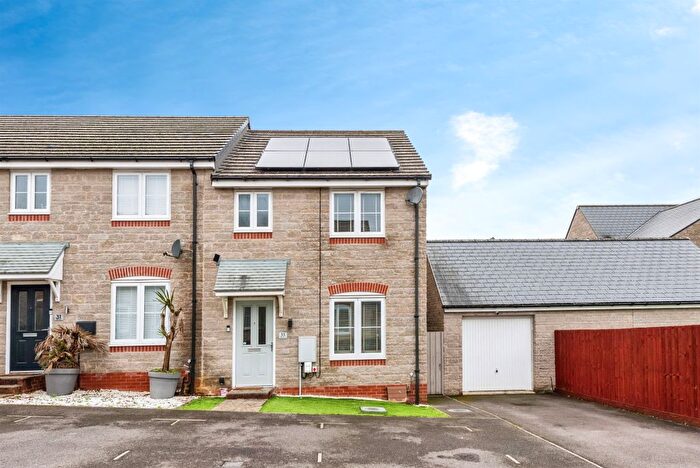 3 Bedroom End Terrace House For Sale In Mill View, Purton, Swindon, SN5