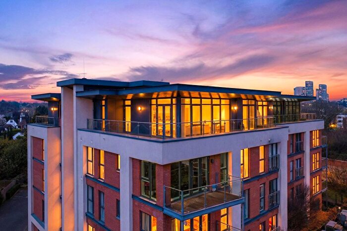 2 Bedroom Flat For Sale In Sycamore Avenue, Woking, GU22