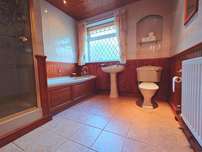 2 Bedroom Detached Bungalow For Sale In Kinnersley Avenue, Kidsgrove, Stoke-On-Trent, ST7