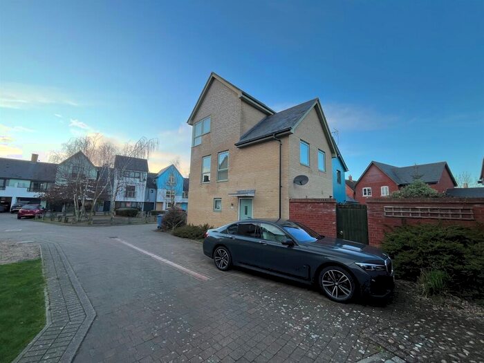 3 Bedroom Town House For Sale In Cranberry Square, Ipswich, IP3