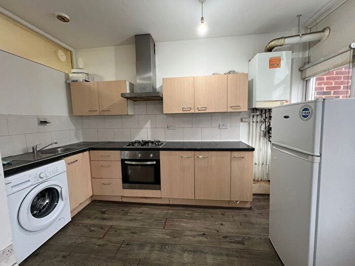 1 Bedroom Flat To Rent In High Road, Ilford, IG1