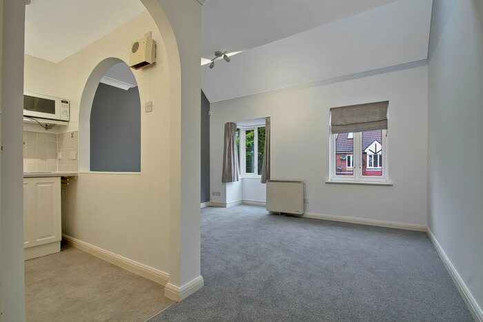 2 Bedroom Maisonette To Rent In Dorset Mews, Finchley, N3