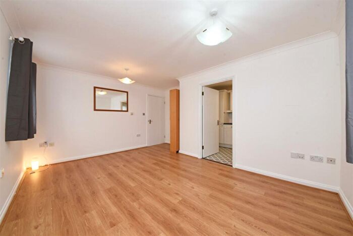 2 Bedroom Flat To Rent In Field Mead, Mill Hill, NW9