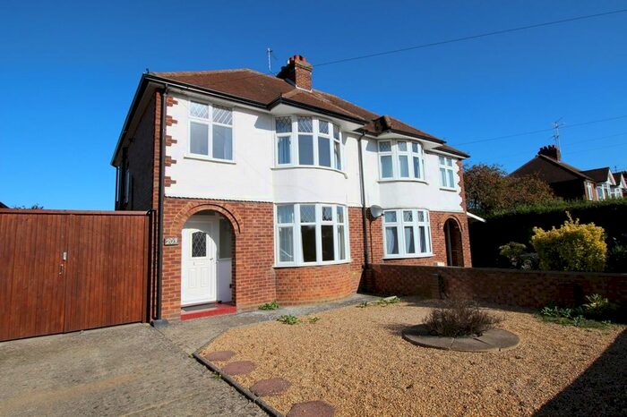 3 Bedroom Semi-Detached House To Rent In Cambridge Road, Hitchin, SG4