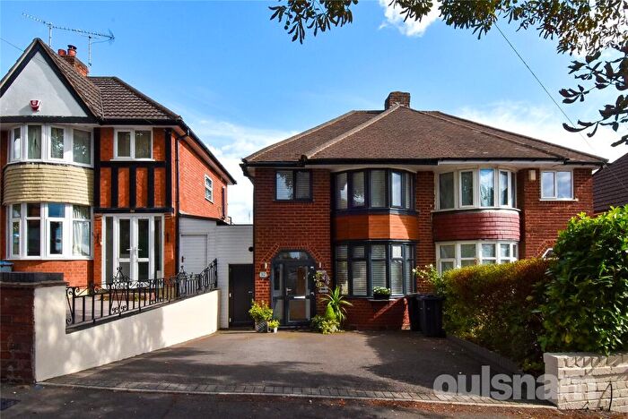 3 Bedroom Semi-Detached House For Sale In Yarningale Road, Kings Heath, Birmingham, B14