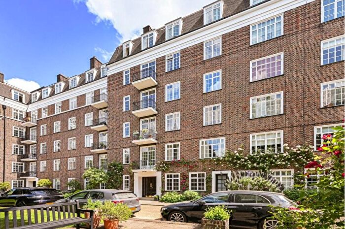 3 Bedroom Flat To Rent In Cheyne Walk, London, SW3