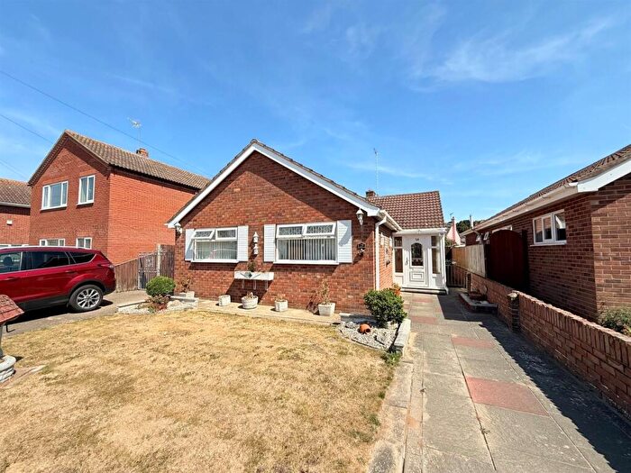 2 Bedroom Detached Bungalow For Sale In Winmer Avenue, Winterton-On-Sea, NR29