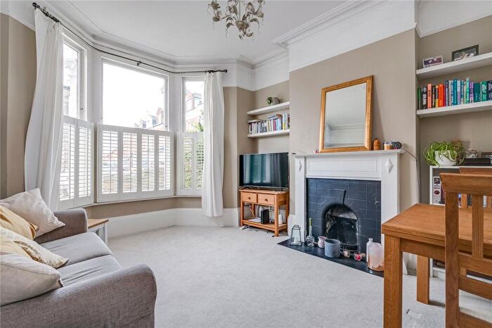 1 Bedroom Apartment To Rent In Bennerley Road, SW11