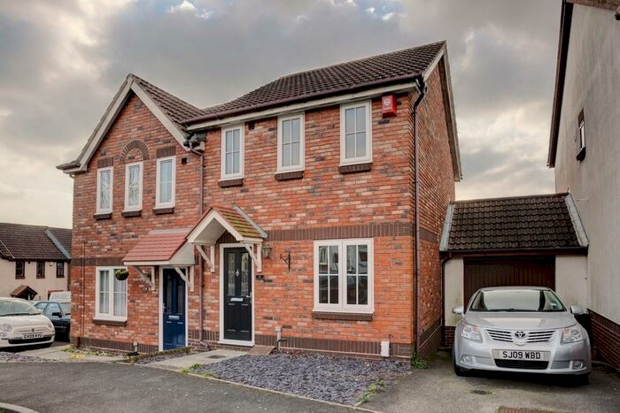 2 Bedroom Semi-Detached House To Rent In Brackenbury Close, BN41