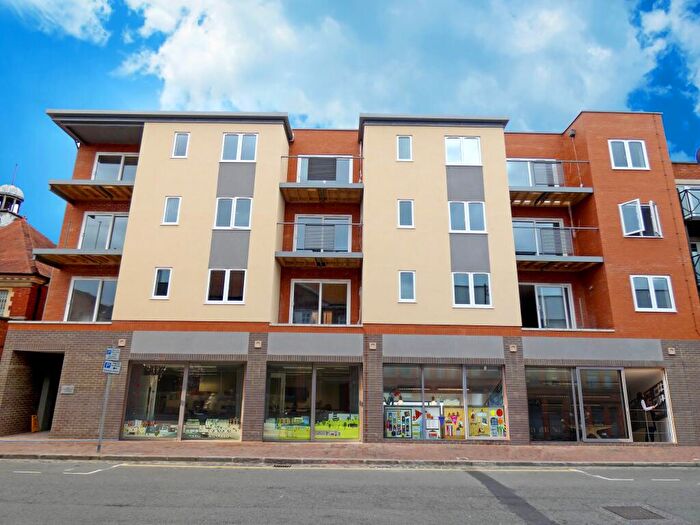 2 Bedroom Flat To Rent In Camp Road, Farnborough, Hampshire, GU14