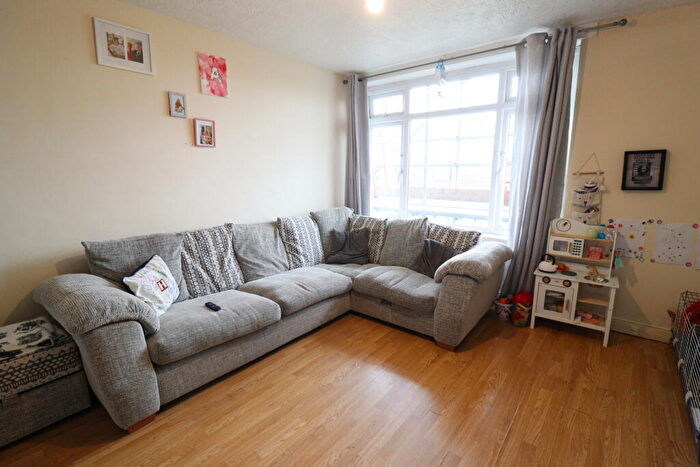 1 Bedroom Apartment For Sale In Ballards Walk, Lee Chapel North, Basildon, Essex, SS15